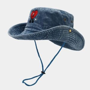 Chapeau bob ficelle coeur brodé bleu foncé